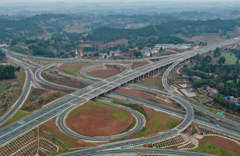 资阳开通 “成渝双城经济圈旅游专线” 串联 10 余个知名景区